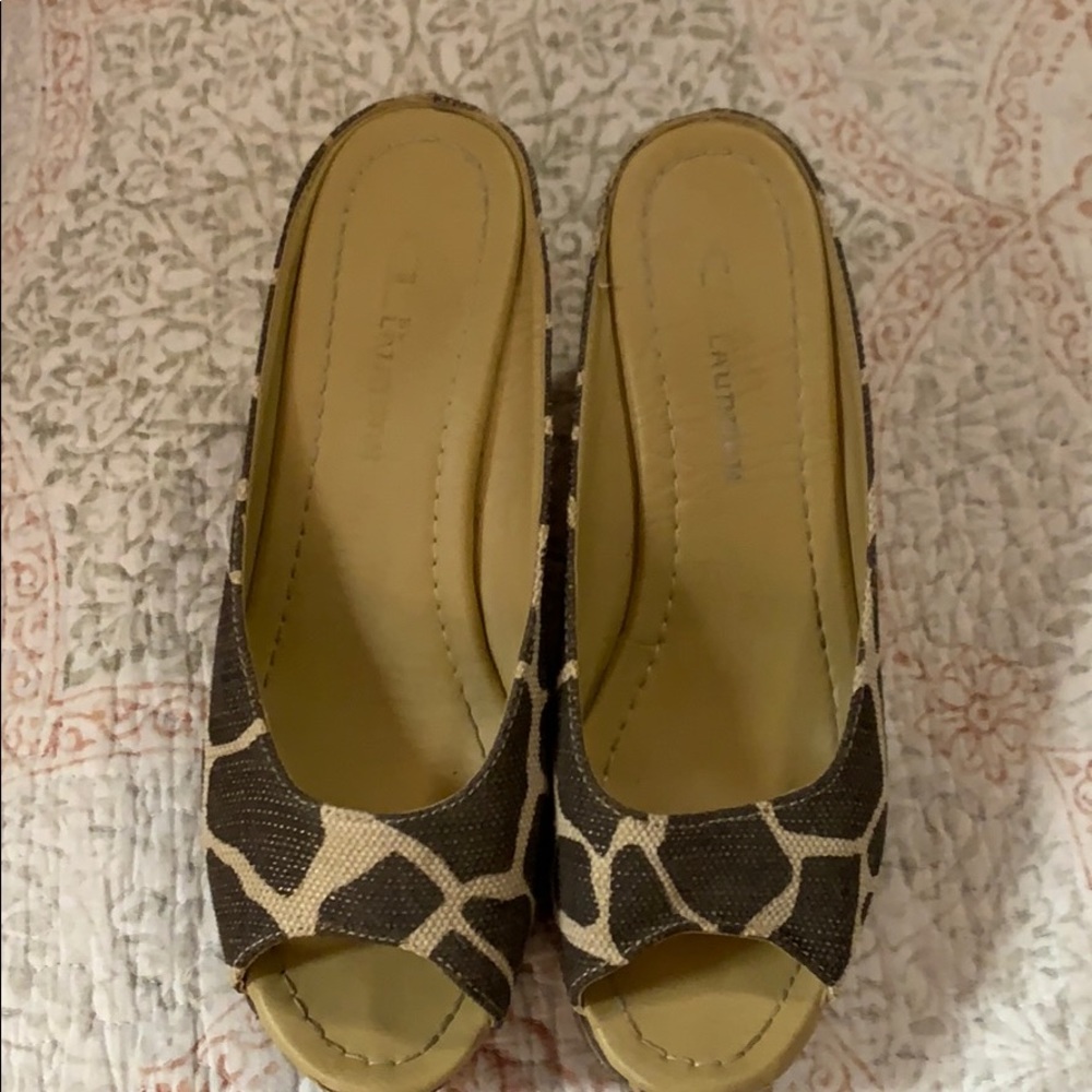 Chinese laundry wedges